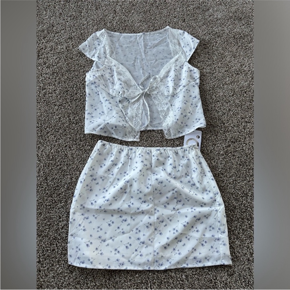 Commense 2 Piece Floral Set